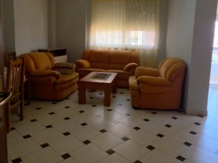 Apartament 1+1 per qera Rruga e Barrikadave !