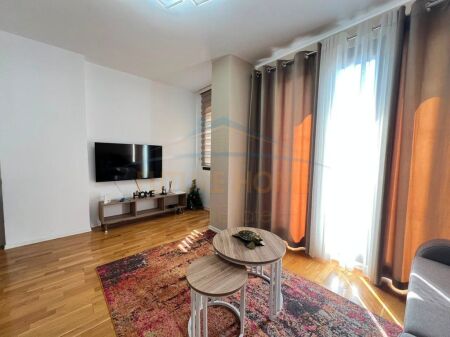 Qera, Apartament 1+1+Post Parkimi, Rruga e Barrikadave