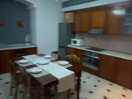 Apartament 2+1 per qera Rruga e Barrikadave !