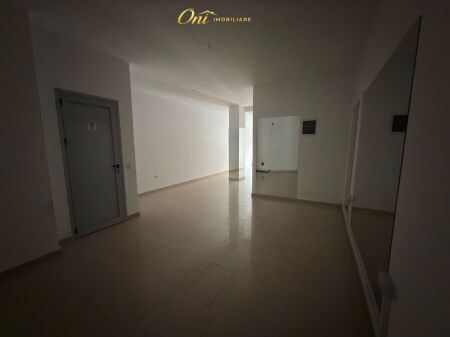 MUNICIPALITY OF PARIS, SHOP FOR RENT