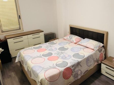 Shitet apartament 2+1+2 tek Pallatet Cabej , Yzberisht , Misto Mame .