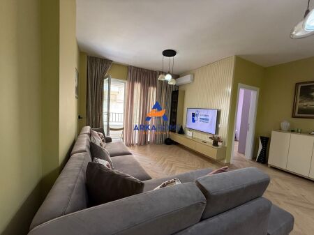 SHITET APARTAMENT 1+1+BALLKON "PAZARI I RI" 245.000 EURO