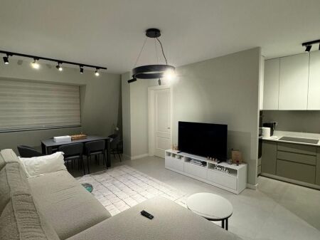 Shitet Apartament 2+1