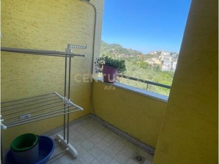 Jepet me qira apartament 2+1 te Liqeni i Thatë, në Rrugën Peti.