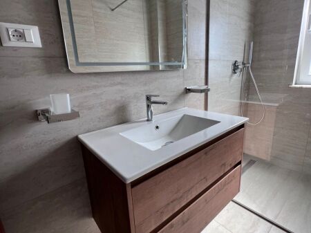 Jepet me qira apartament 2+1 te Rruga e Elbasanit!