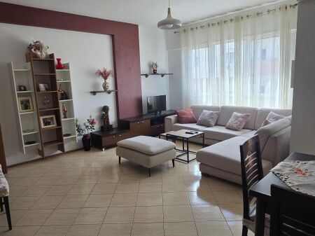 The Paris Municipality rents an apartment with an area of 104 m2, 2+1+2, furnished 800 Euro