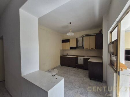 Apartament 3+1+2 Ballkone per shitje te Vasil Shanto