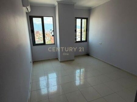 🏡 **SHITET APARTAMENT 1+1 – MISTO MAME, PRANË KOMPLEKSIT ÇABEJ**