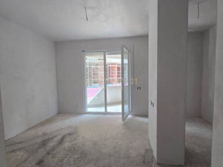 Shitet 1+1+ Parkim te Liqeni i Thate 150,000 €
