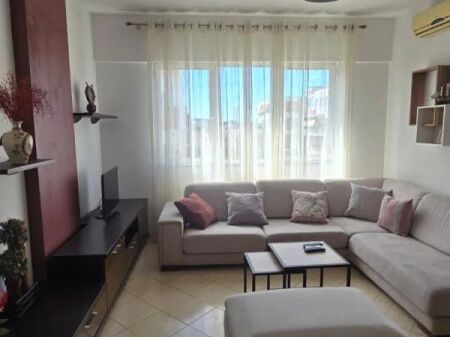 Apartament Me Qera 2+1 Tek Komuna e Parisit (ID B2202093) Tirane