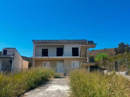 PRIVATE HOUSE FOR SALE IN THE CESMA E FERRES AREA, DURRES