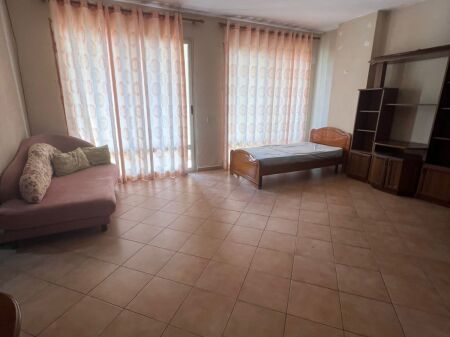 1+1, service complex station train, 500 thousand lek