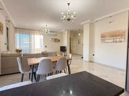 Apartament 3+1 me qira tek Liqeni i Thate, prane Spitalit te Kafsheve
