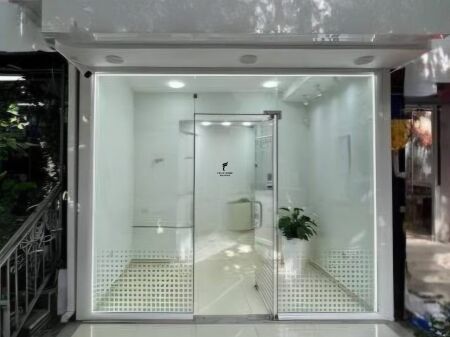 SHOP FOR RENT 25 M2 WILLSON SQUARE 120,000 LEKE FH-91698