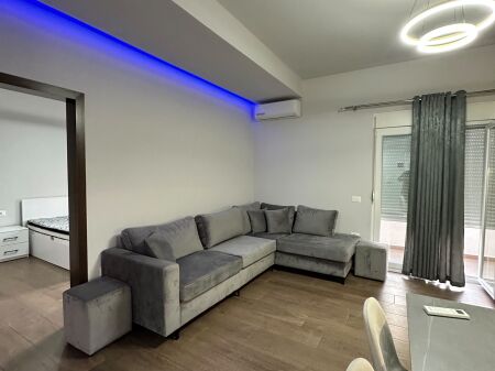Apartament me qera 1+1