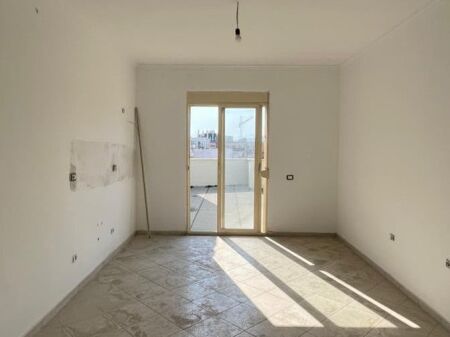  OKAZION | ULËT ÇMIMI    SHITET APARTAMENT 2+1 ME VERANDË – ASTIR
