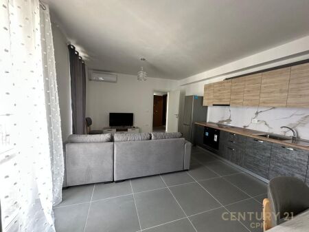 Jepet me Qera Apartament 3+1 I sapo Investuar, Rruga 5 Maji