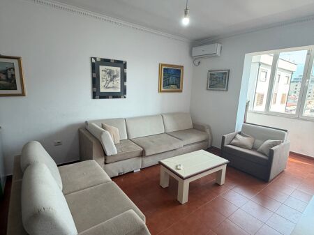 1+1, 6° piano senza ascensore, Vasil Shanto, 600 euro