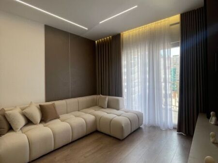 JEPET ME QIRA Apartament 2+1 - Zogu i Zi
