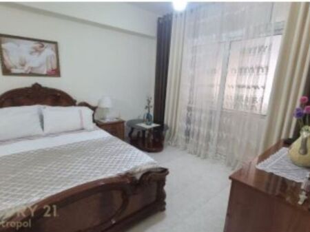  **JEPET ME QIRA APARTAMENT 2+1 – OXHAKU, RR. KONGRESI I MANASTIRIT**