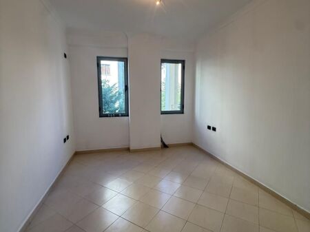 Shitet apartament 2+1+2+2Ballkone tek Fresku , prane Supermarket Xhangolli .