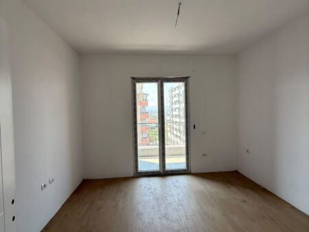SHITET APARTAMENT 2+1 – KAMËZ, TE RRETHI I ULLIRIT