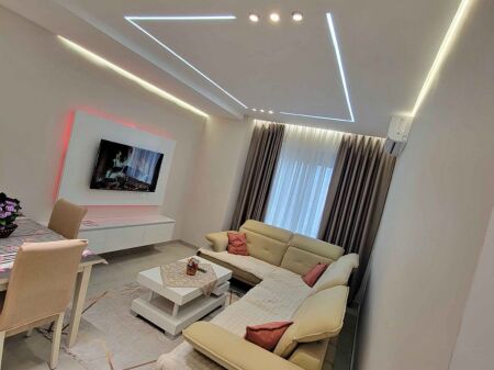 Affitto | Apartament 1 + 1 | Rruga 5 Maji | 500 €/mese