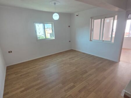 Shitet Apartament 2+1 nr Durres