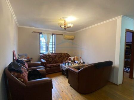 Shitet, Apartament 2+1 , Rruga e Barrikadave, Tirane