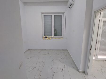 RRUGA E DURRESIT, LOCALE UFFICIO IN AFFITTO