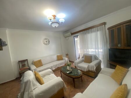 Apartament 2+1 per qera perballe me Shkollen E Bashkuar !
