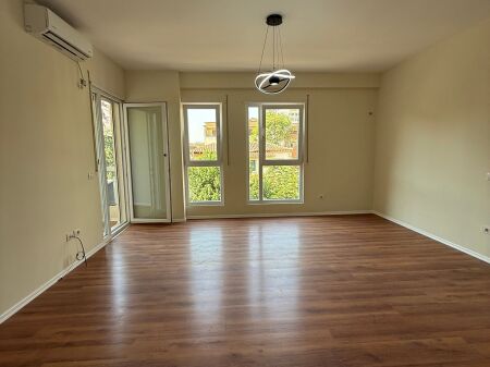 Apartament ne shitje 1+1,Shkolla e kuqe