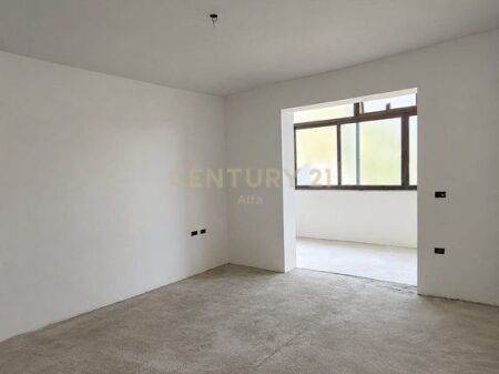 Shitet apartament 3+1+2 tualete tek Myslym Shyri!