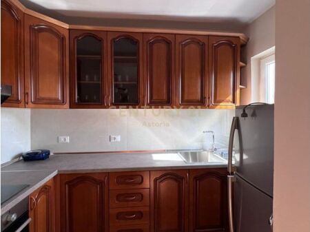 Jepet me qira apartament 2+1. Rruga e Elbasanit 650 € /Muaj 60,000 Lekë /Muaj