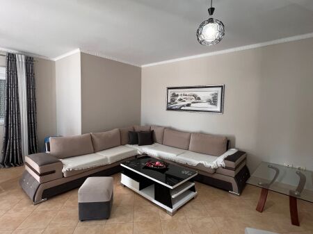 Jepet me qira 2+1+1 Astir 50.000 leke