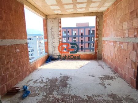 Tek Fusha E Aviacionit, Kompleksi Mivita, Shitet Apartament 2+1 Me Planimteri Te Rregullt!!
