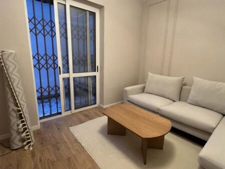 Apartament 1+1, me qera 50.000 lekë/ muaj.
