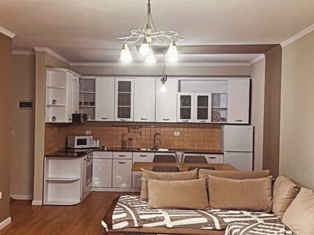Jepet apartament 1+1 me qira tek Kompleksi Kika , Komuna e Parisit , Stadiumi Dinamo .