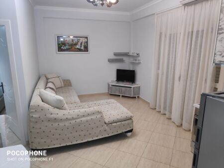 Porcelan,pak minuta larg Universitetit Europian te Tirane  jepet me qera apartament,2+1,i mobiluar.50,000Leke