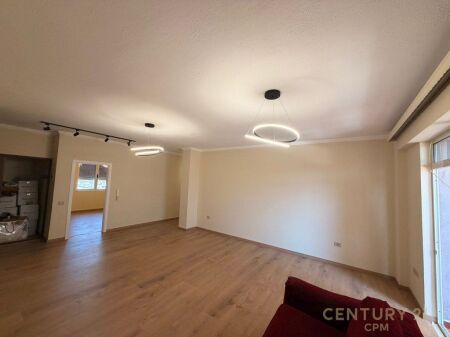 SHESIM APARTAMENT 3+1+2 PRANE STACIONIT TE FUNDIT TE TIRANES SE RE!!! Çmimi sipas kërkesës