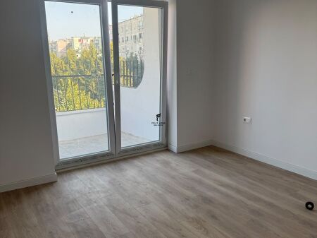 APARTAMENT ME QERA 3+1 RRUGA BARDHYL 60.000 LEKE FH-92065