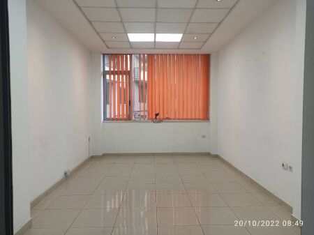 OFFICE FOR RENT 28 M2 DIBRES STREET 25,000 LEKE FH-92101