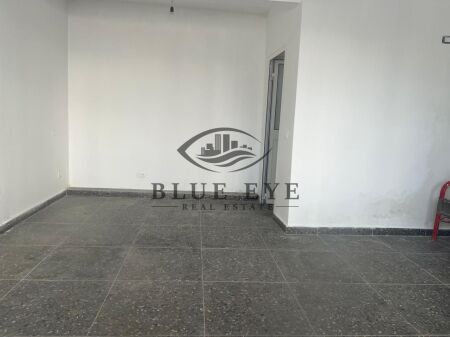 AMBIENTE COMMERCIALE IN AFFITTO – VICINO ALL'OSPEDALE, DURRËS!
