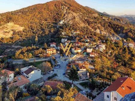 SHITET TOKE 3.500 M2 NE PETRELE 543.000 EURO