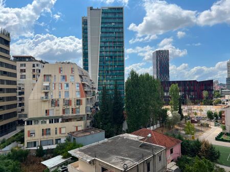 Apartament 2+1+2 , rr Elbasanir prane Air Albania