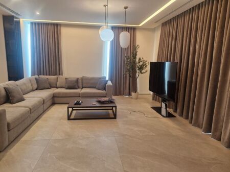 3-Storey Villa with Pool and Yard at Dry Lake, near Radisson