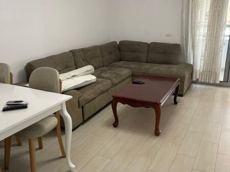 Apartament 1+1 per qira  tek Komuna e Parisit.