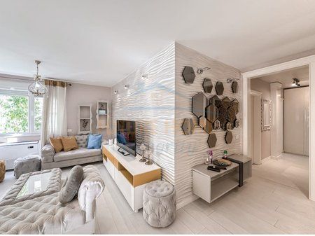 Shitet, Apartament 2+1+2, Kopshti Zoologjik, Tiranë.