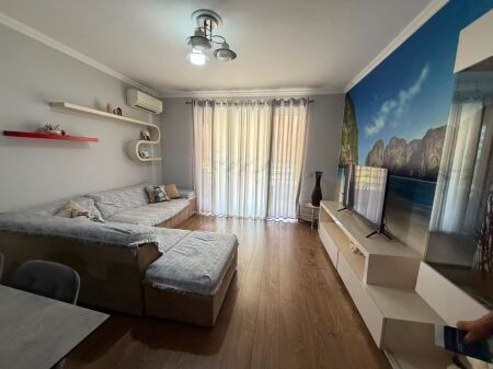 Jepet me qera apartament 2+1 ne Yzberisht