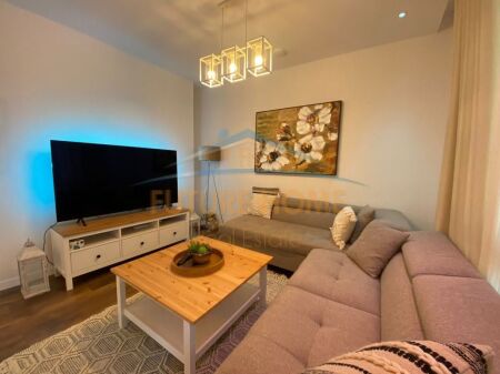 Qera,Apartament 2+1+2+Post Parkimi ,Blloku i Ambasadave